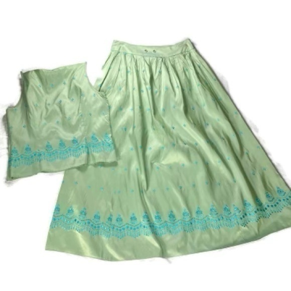 Finity Studio 2 Piece Skirt Top Set Womens 10 Sage Green 100% Silk Embroidered - Picture 1 of 12